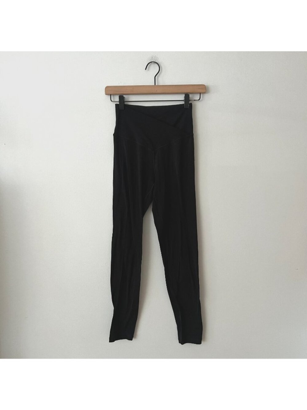 Offline by Aerie Real Me Crossover Waist 7/8 Black Leggings Women's Size Medium